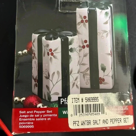 PFALTZGRAFF Winterberry Christmas Present Bow SALT & PEPPER SHAKERS NIB - Picture 4 of 5